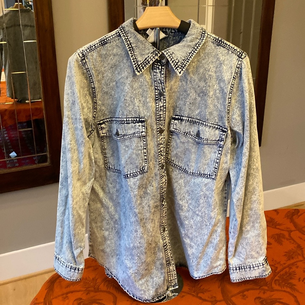 Used, excellent condition: DG2 acid-wash denim shirt, size M